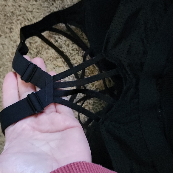 Victoria's Sport Strappy Sports Bra - Picture 4 of 9